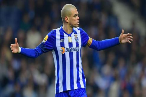 بيبي يعود لصفوف بورتو قبل مواجهة برشلونة في دوري أبطال أوروبا